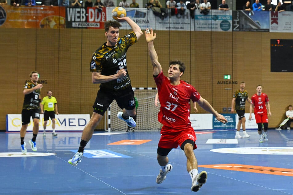 Dominik Skopár (l.) war einer der Torschützen im starken HCE-Schlussspurt vor dem Pausentee.