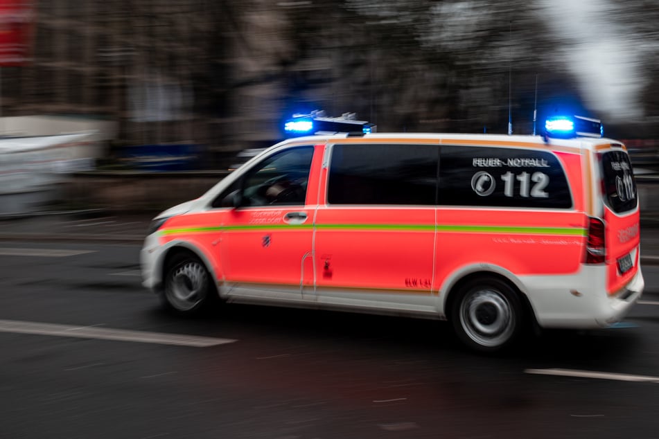 Frau fährt in Schülergruppe in NRW: Kind stirbt