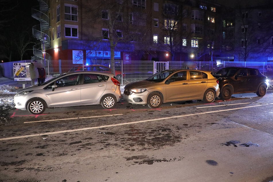 Drei Fahrzeuge wurden bei dem Unfall beschädigt.