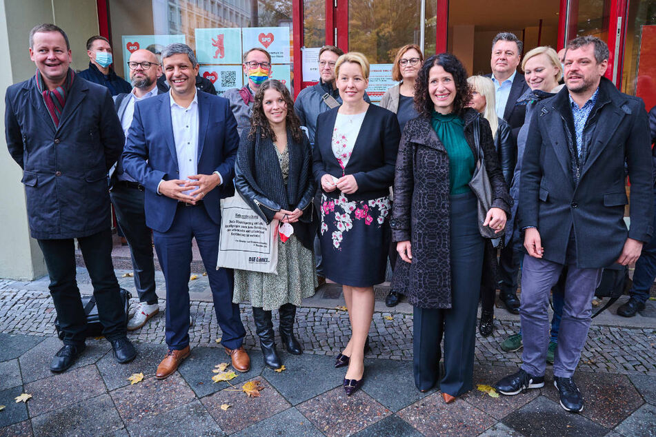 Die Sondierungsgespräche zwischen SPD, Grünen und Linken sind vielversprechend gelaufen. Am Montag entscheiden die jeweiligen Gremien über das weitere Vorgehen bei der Regierungsbildung in Berlin.