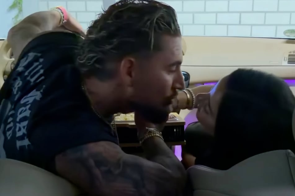 Endlich haben sich Leyla und ihr Ehemann Mike wieder.