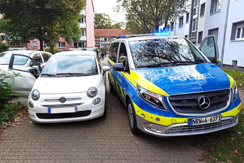 Nachdem die Polizei den Fiat eingeholt hatte, ließ er sich der Fahrer (18) widerstandslos festnehmen.