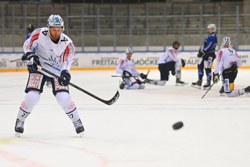 Dane Fox (30, l.) hat einen brutalen Schuss.