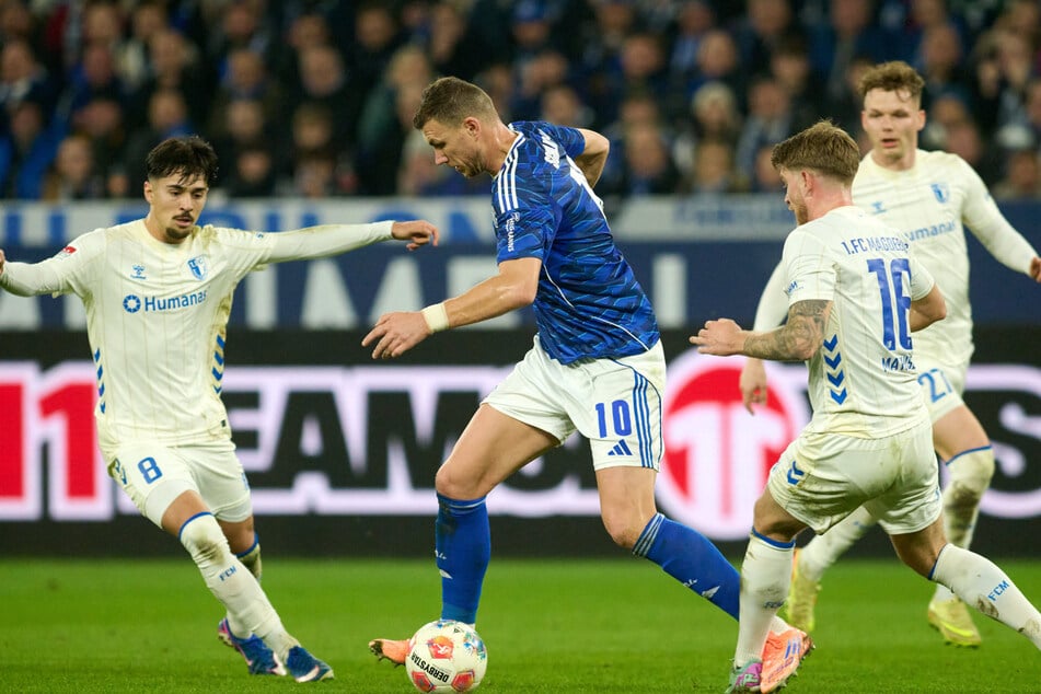 Gegen Edin Džeko (m., 39) fanden die Magdeburger keine Mittel.