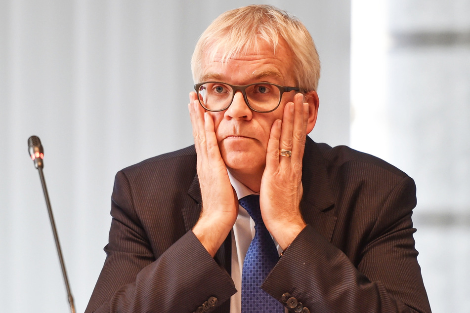 Der damalige Finanzbürgermeister Hartmut Vorjohann (56, CDU) jagte die Planer von der Baustelle.