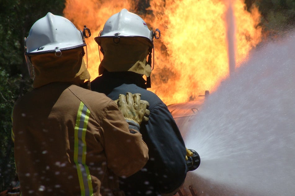 Die Döbelner Feuerwehr hatte am Wochenende alle Hände voll zu tun: In der Stadt wurden mehrere Brände gelegt. (Symbolbild)