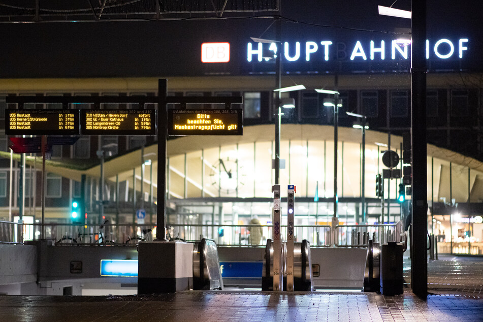 Am Hauptbahnhof in Bochum kam es am gestrigen Dienstag zu massiven Behinderungen im Regionalverkehr. (Symbolbild)