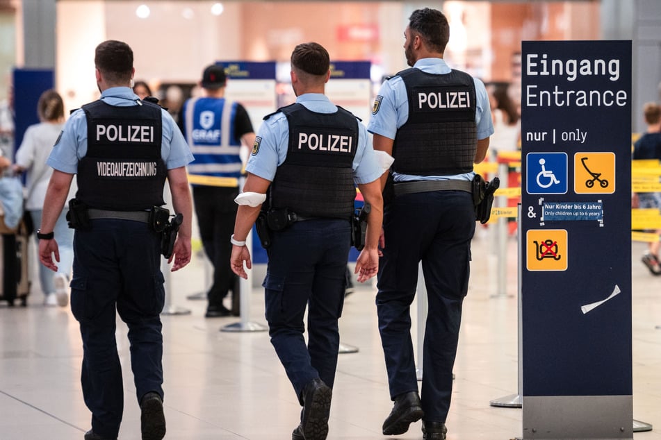 Die Bundespolizei nahm den gesuchten Mann in Gewahrsam. (Symbolbild)