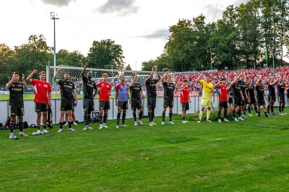 Am Ende konnten die Spieler von Union Berlin mit den 4000 mitgereisten Fans einen ungefährdeten Sieg feiern.
