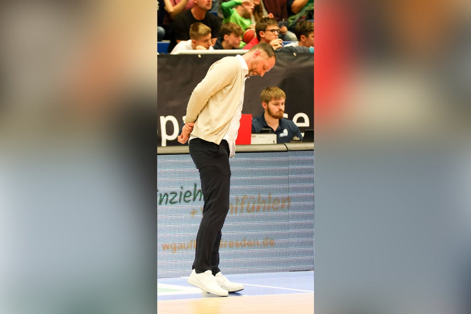 Bremerhaven-Coach Steven Esterkamp musste vorzeitig in die Katakomben.