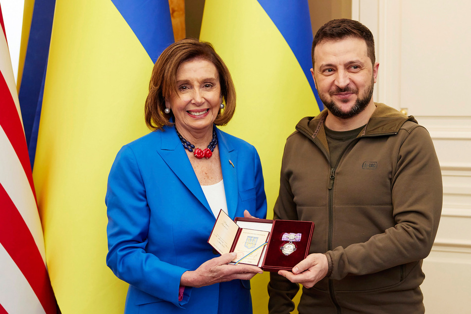 Die Vorsitzende des US-Repräsentantenhauses, Nancy Pelosi (82, Demokratin) besuchte Wolodymyr Selenskyj (44) in Kiew.