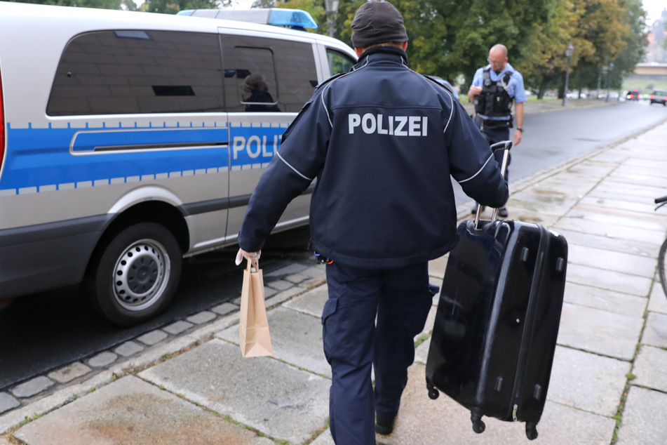 Das Gepäckstück war leer und wurde von der Polizei mitgenommen.