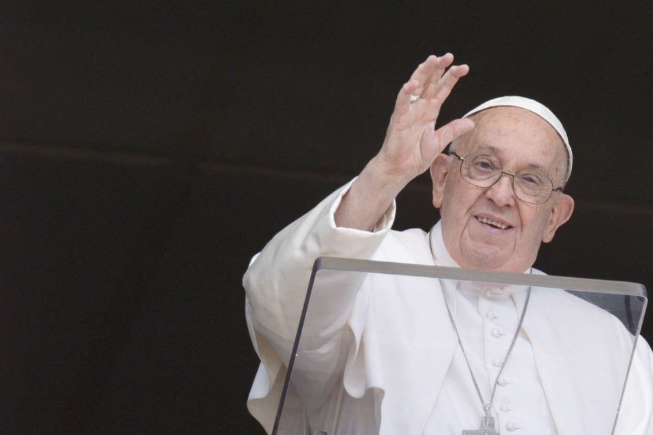 Pope Francis reveals his favorite book genre in appeal for reading