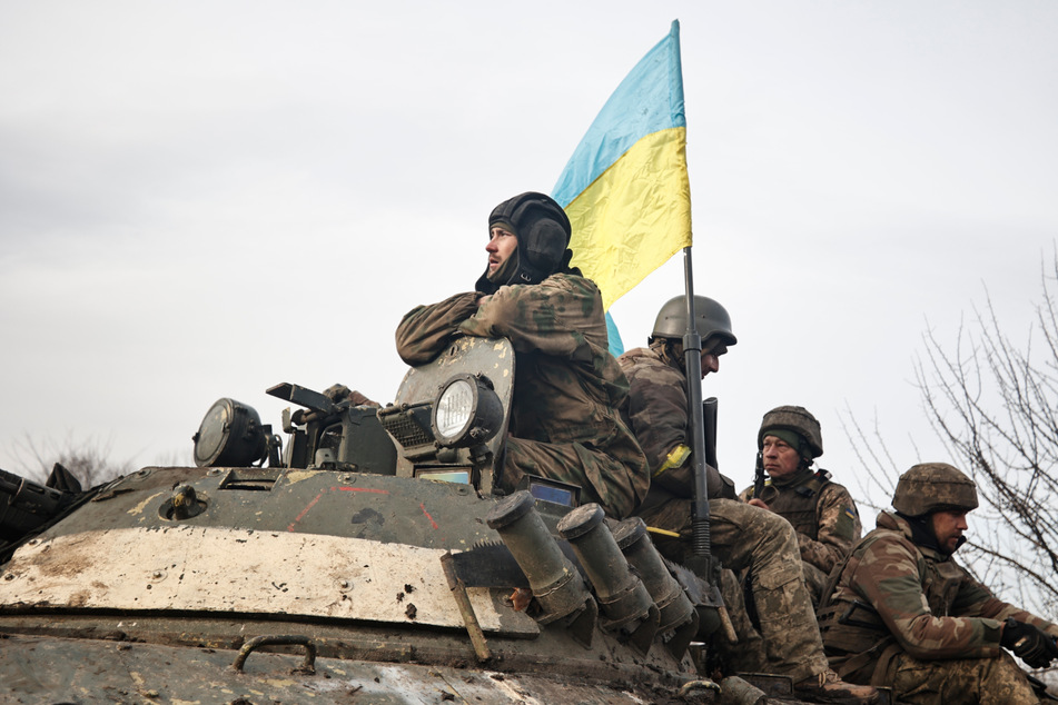 Ukrainische Artillerie greift im Osten wieder an. (Symbolbild)