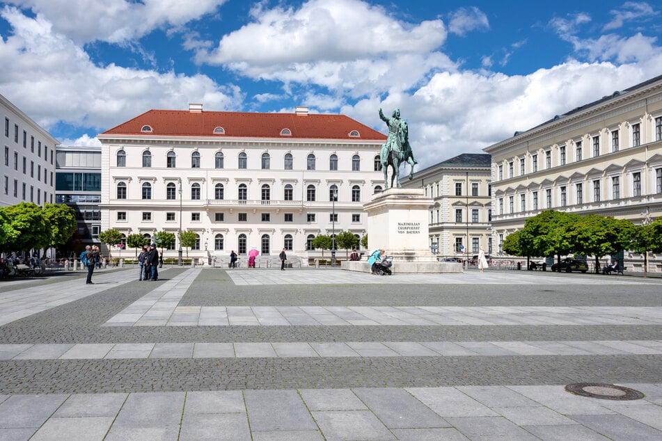 Das Münchner Adventsspektakel mit Mittelaltermarkt findet auf dem Wittelsbacherplatz statt.