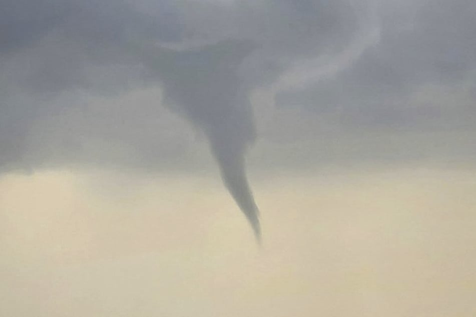 Tornado-Warnung in NRW: Miese Wetteraussichten am Feiertag