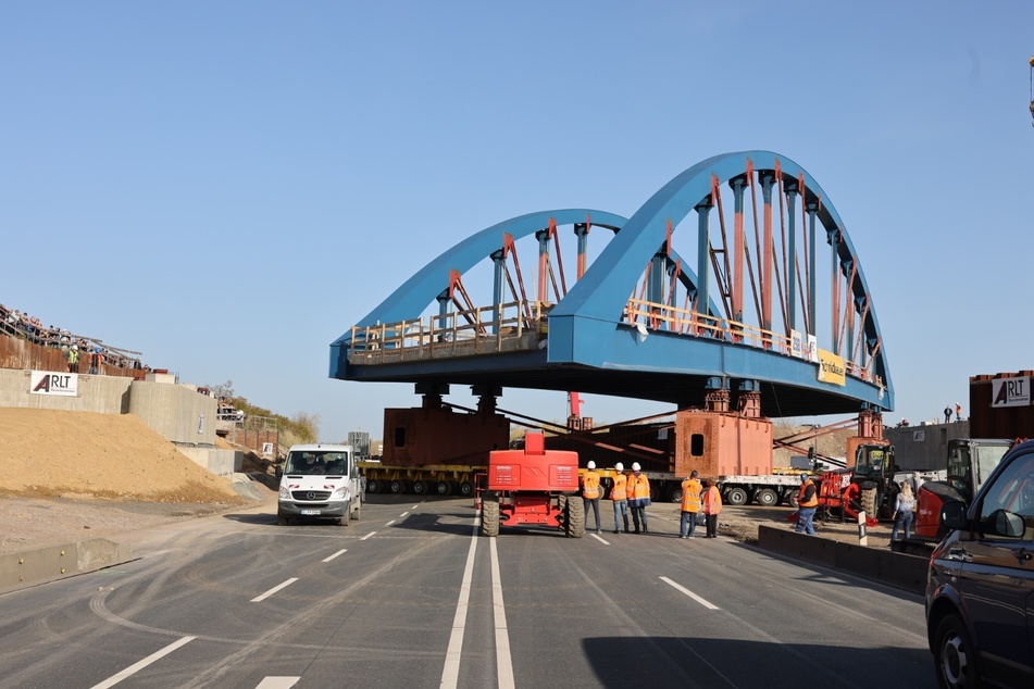 Bauarbeiten an B95 beendet: Brücke in neuer Position, Verkehr rollt wieder