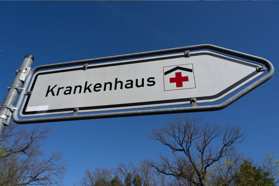 Die Gewerkschaft Verdi und die Bayerische Krankenhausgesellschaft schließen sich zusammen, um sich gegen die Sparmaßnahmen bei der gesetzlichen Krankenversicherung zu wehren.