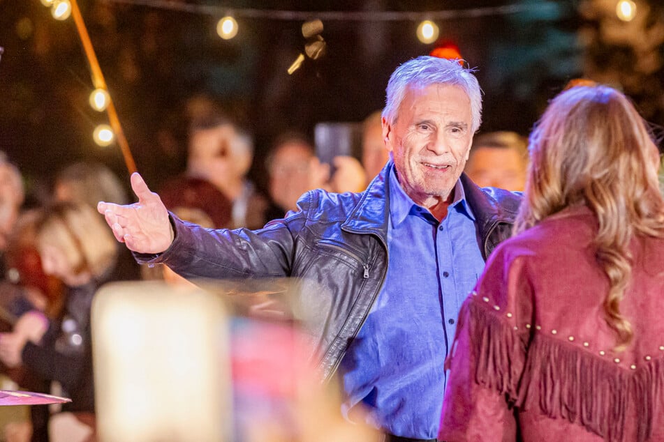 Nanu, was macht "DDR-Chefindianer" Gojko Mitić in der Sächsischen Schweiz?