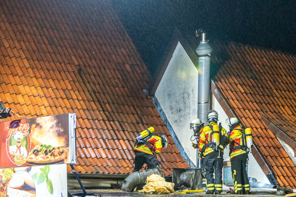 Brand in Döner-Imbiss: Anwohner evakuiert, 50.000 Euro Schaden