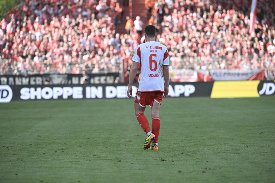 Die Ampelkarte gegen Leverkusen tut doppelt weh: Robin Gosens (29) fehlt gesperrt.