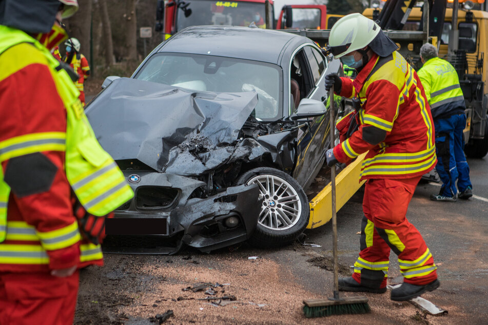 Der völlig zerstörte BMW.