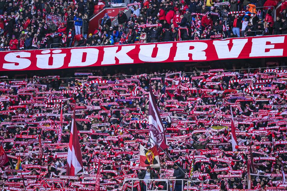 Support bekommt der FC Bayern München bei seinen Heimspielen von den Fans in der Südkurve. 