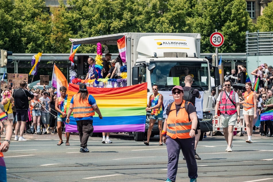 Die Festwagen zogen natürlich sehr viel Aufmerksamkeit auf sich.