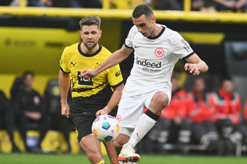 Durch die weiterhin bestehende Titelchance von Borussia Dortmund keimt bei der Frankfurter Eintracht noch einmal Hoffnung auf einen Champions-League-Platz auf.