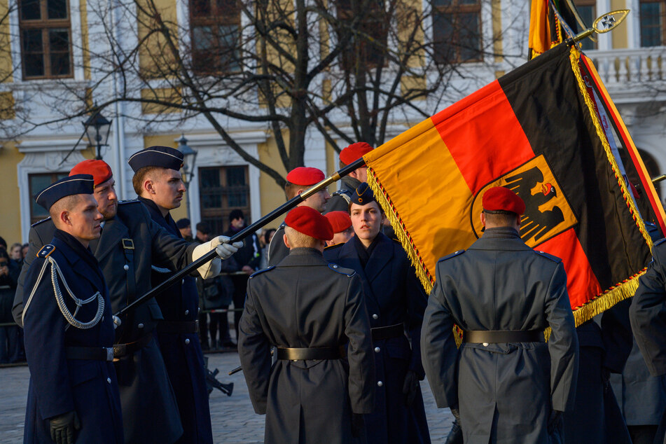 Insgesamt hatten im vergangenen Jahr etwas mehr Soldatinnen und Soldaten aus NRW ihren Dienst bei der Bundeswehr angetreten als 2022.