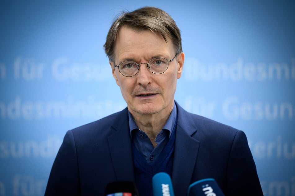Bundesgesundheitsminister Karl Lauterbach (60, SPD) wirft den unionsgeführten Bundesländern in Deutschland eine Blockade vor.