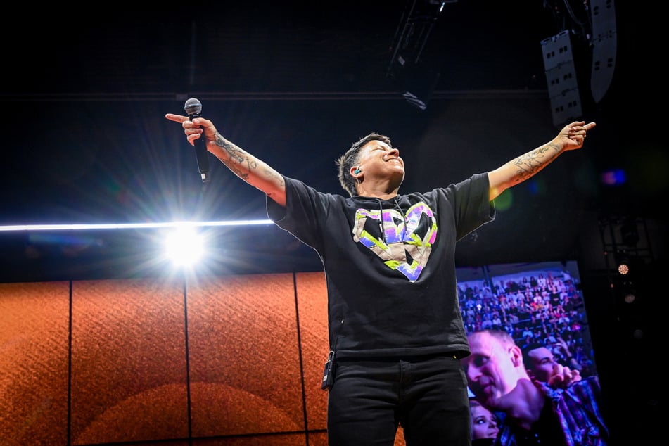 Die "Schlagernacht des Jahres" machte am Samstag in Leipzig halt und brachte zahlreiche Heldinnen und Helden der Volksmusik wie Kerstin Ott (44) mit.