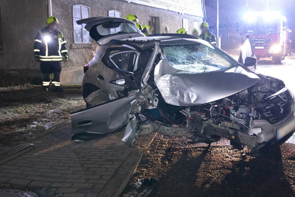 Die Dacia-Fahrerin (20) wurde ins Krankenhaus gebracht.