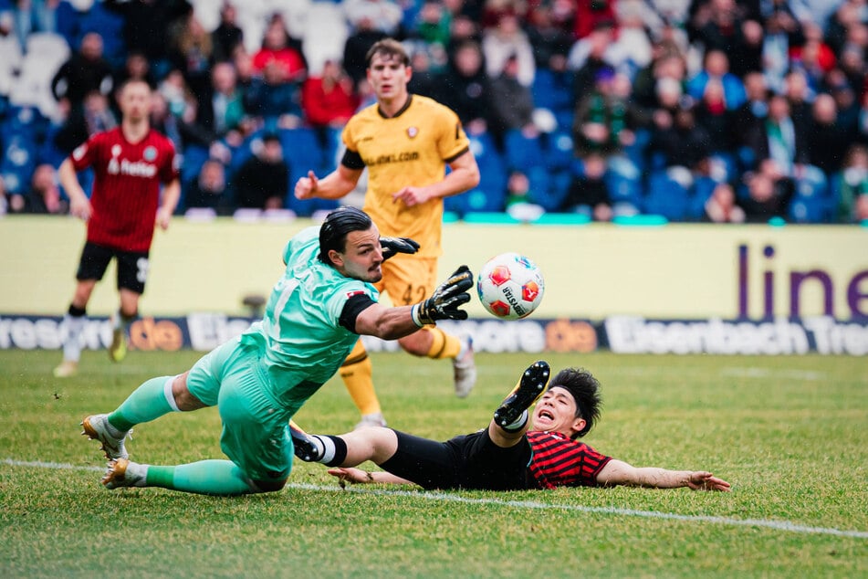 Ob die eigentliche Nummer eins Tim Schreiber (23, l.) wieder einspringen kann, könnte sich am Donnerstag herausstellen.