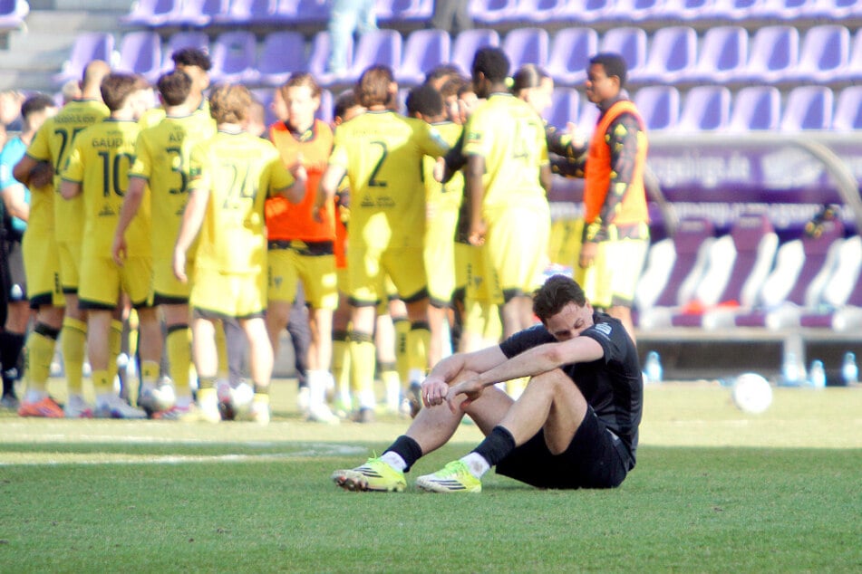 Auch den Spielern ist klar: Mit der erneuten Niederlage rückt der Klassenerhalt weiter in die Ferne.