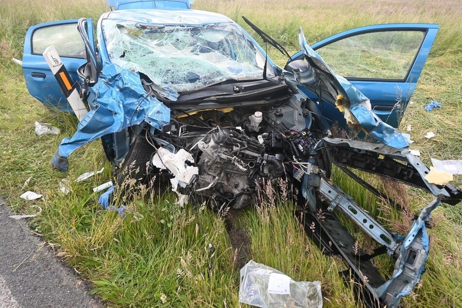 Die 21-jährige Mitsubishi-Fahrerin und ihre 24-jährige Beifahrerin wurden schwer verletzt.