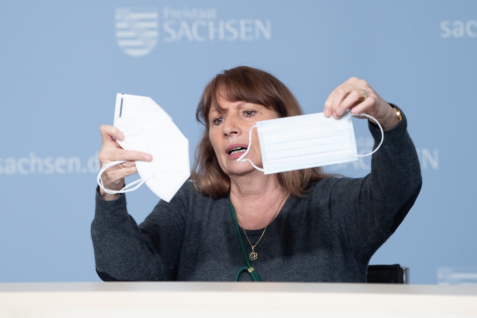 Im Einzelhandel und im öffentlichen Nahverkehr sind ab Donnerstag nur noch medizinische Mund-Nasen-Bedeckungen erlaubt.