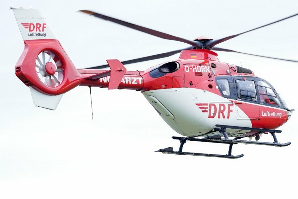 Der 58-Jährige kam per Hubschrauber in eine Klinik. (Symbolbild)