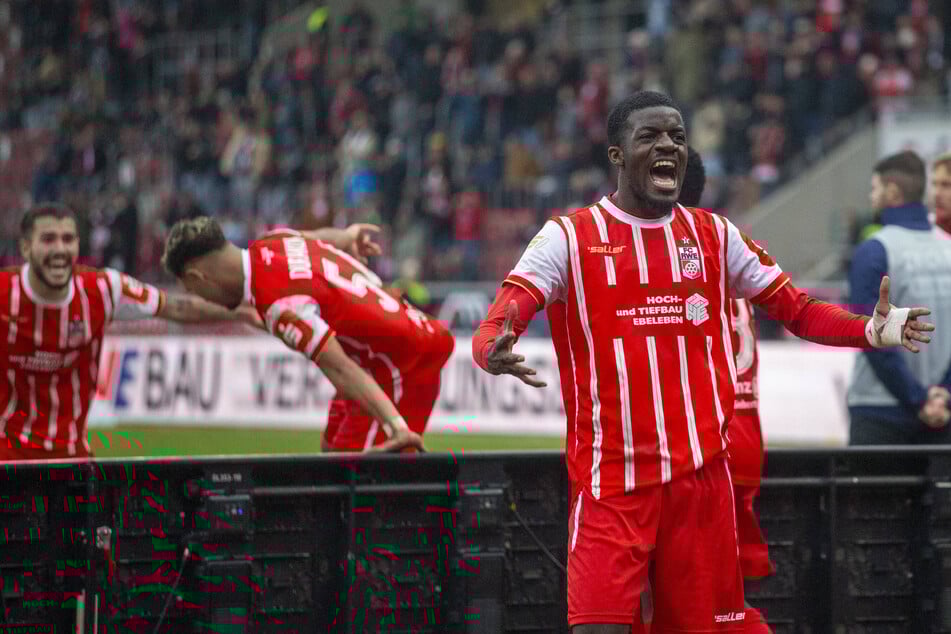 Erfurt-Spieler Benny Boboy jubelt nach dem 2:2-Ausgleich - die Thüringer schlugen knallhart zurück!