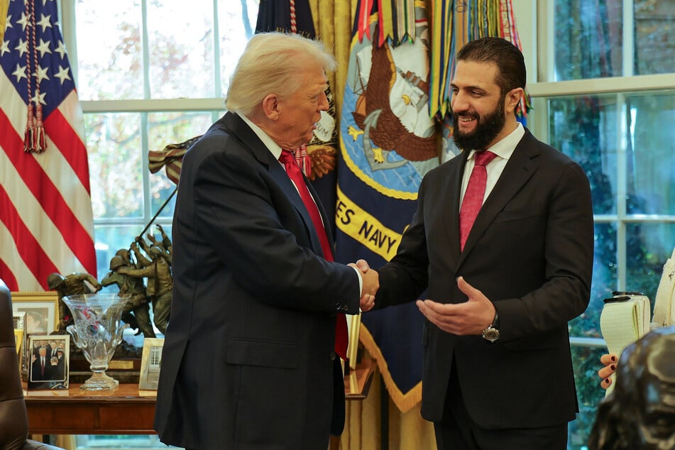 Der syrisches Staatschef Ahmed al-Scharaa (43, r.) und US-Präsident Donald Trump (79).