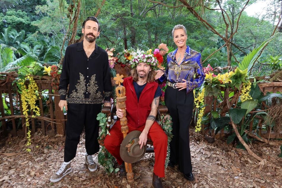 Jan Köppen und Sonja Zietlow (57) krönten Gil Ofarim (43, M.) zum Dschungelkönig 2026.