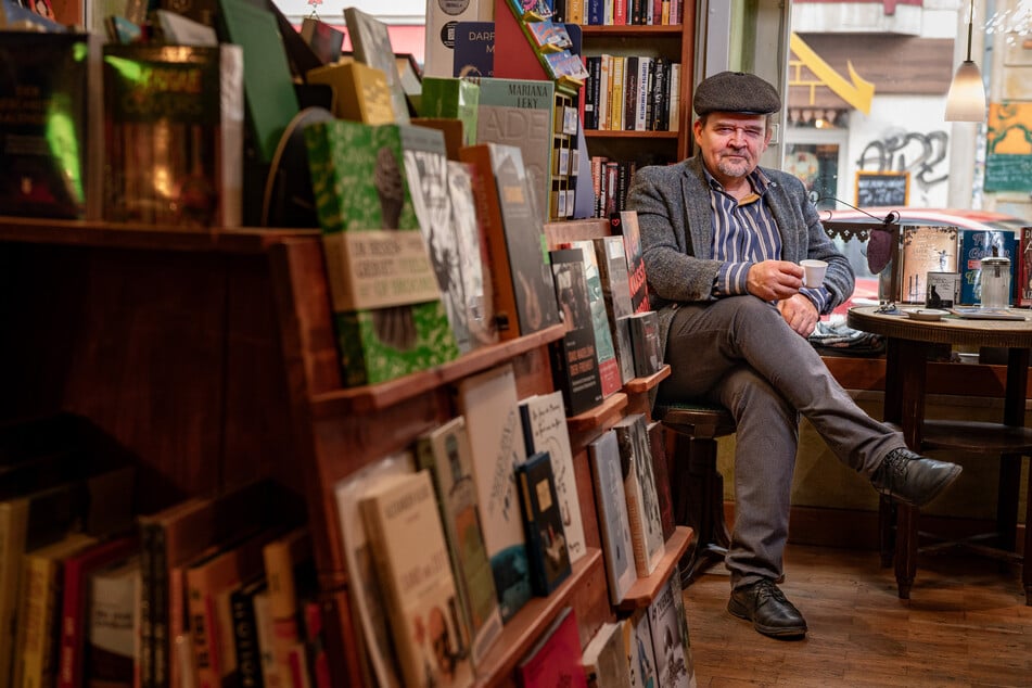 Für Jörg Stübing (61) ist seine Buchhandlung in der Neustadt eine "seltene Orchidee, die nur auf diesem Boden gedeiht".