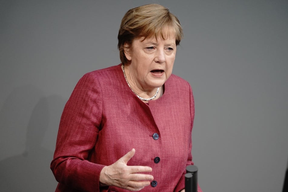 Bundeskanzlerin Angela Merkel (66, CDU) spricht im Bundestag zu den Abgeordneten. Thema ist die erste Lesung zur Änderung des Infektionsschutzgesetzes.