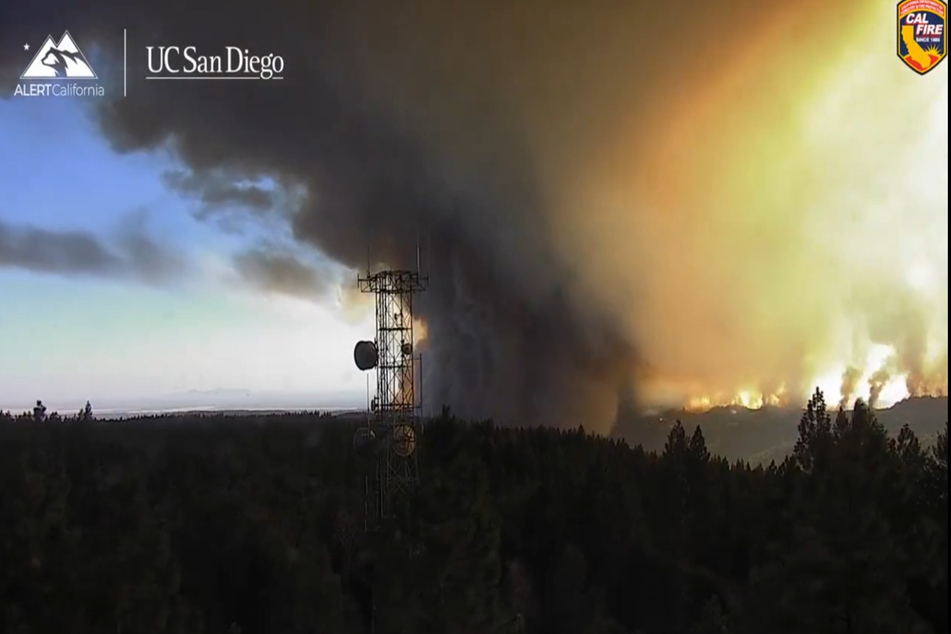 Unerbittlich wütete der Firenado und zerstörte alles, was ihm in den Weg kam.