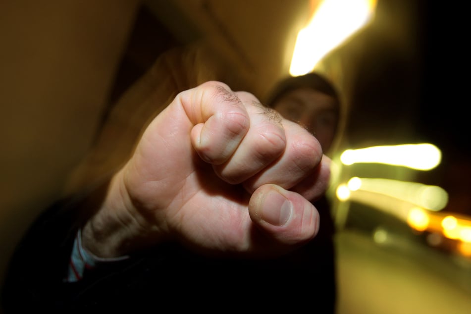 Für ein Verbrechen mit tödlichem Ausgang müssen sich vier Männer vor dem Landgericht Mannheim verantworten. (Symbolbild)