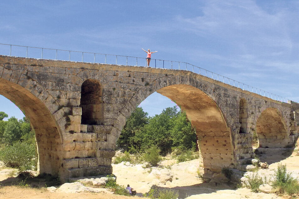 Für Uta Bresan eines der Highlights: Die römische Steinbogenbrücke Pont Julien aus dem Jahr 3. v. Chr.