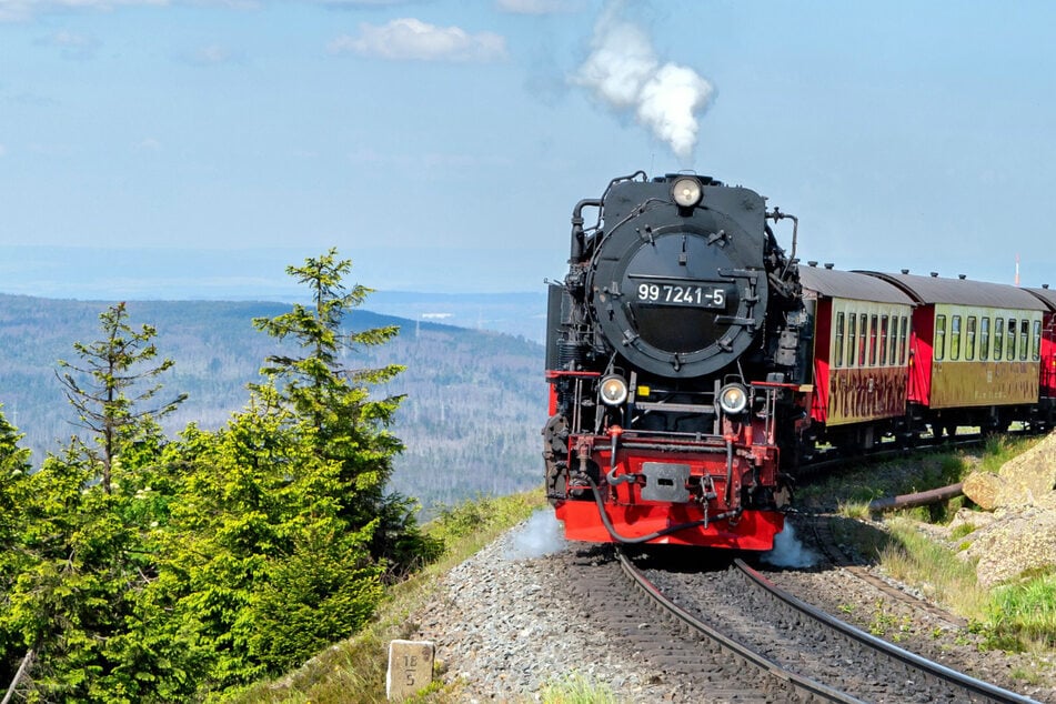 Wochenlange Gleisbauarbeiten beendet: Brockenbahn dampft wieder auf den Harzgipfel