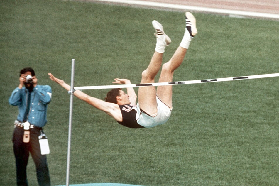 20. Oktober 1968: In der von ihm kreierten und seither als Fosbury Flop bekannten Sprungweise überwindet Richard Fosbury bei den Olympischen Sommerspielen in Mexiko die Höhe von 2,24 Meter - olympischer Rekord!