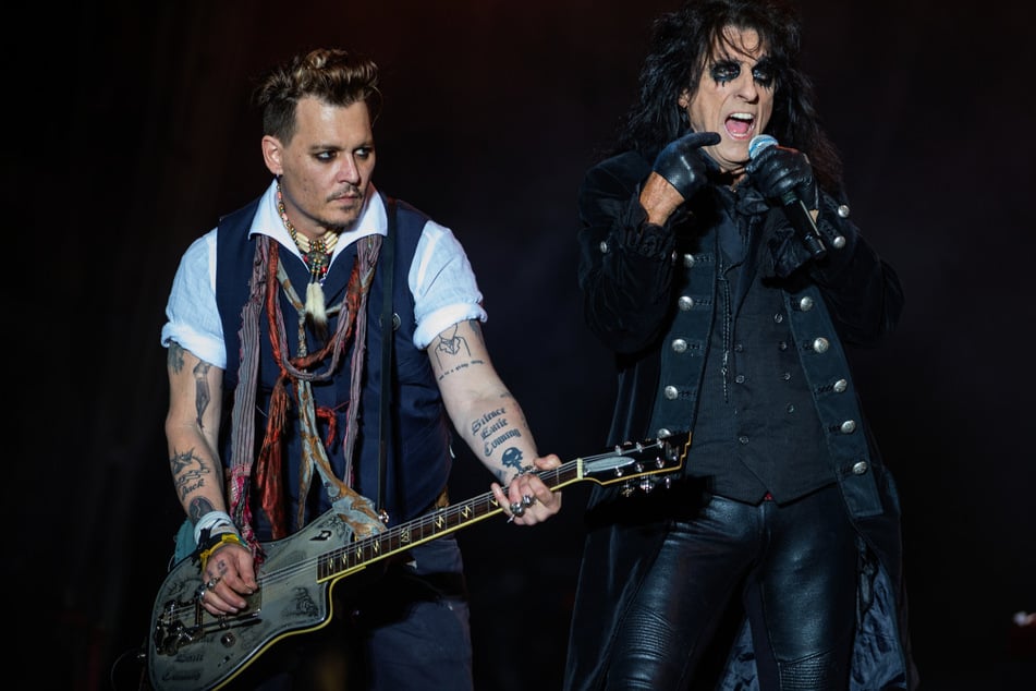 Der 62-Jährige steht aber auch regelmäßig mit der Promi-Rockband "Hollywood Vampires" auf der Bühne. (Archivbild)