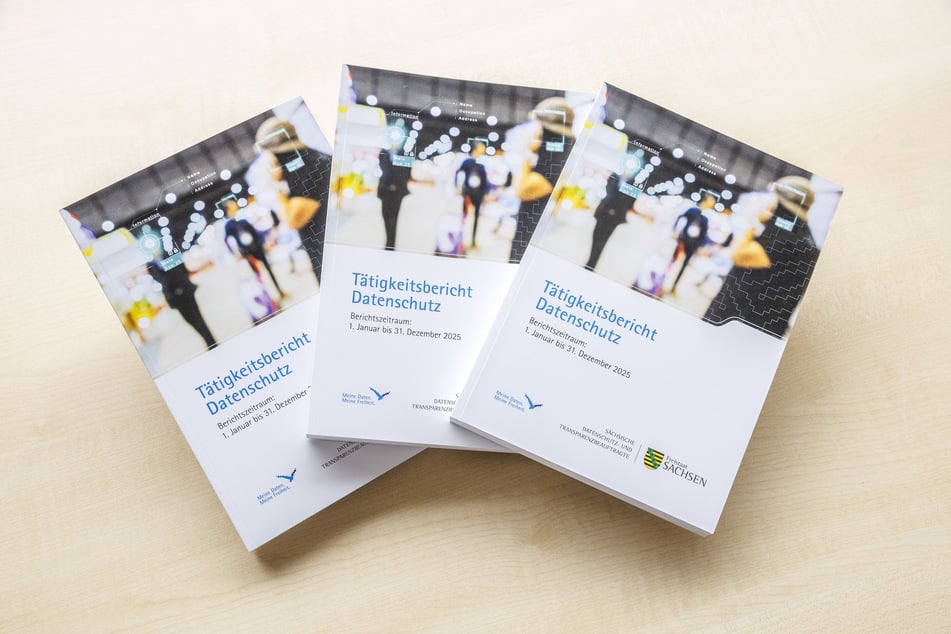 Der Tätigkeitsbericht ist über 250 Seiten stark und enthält Urteile und Übersichten zur Arbeit der Datenschützer in Sachsen.